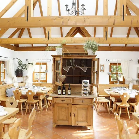 Boutique Loipenhof Отель Лойперсдорф-бай-Фюрстенфельд