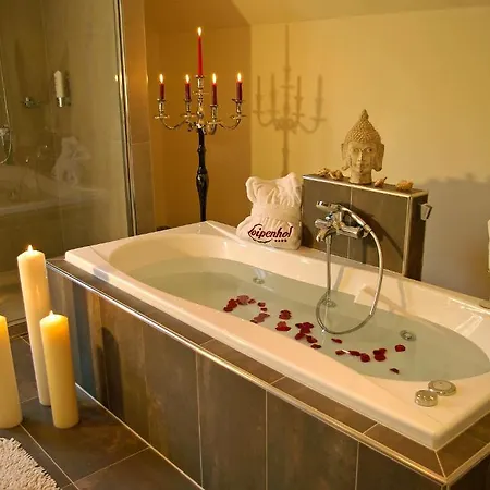 Boutique Loipenhof Отель Лойперсдорф-бай-Фюрстенфельд